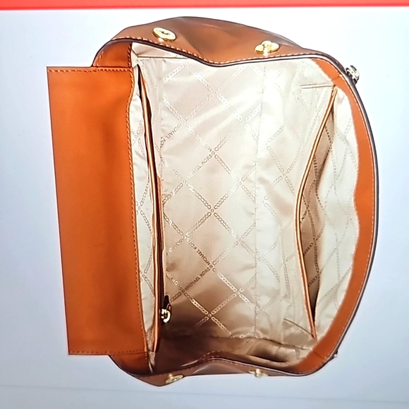 Michael Kors Signature/Logo Zip Backpack. BN - Picture 6 of 7